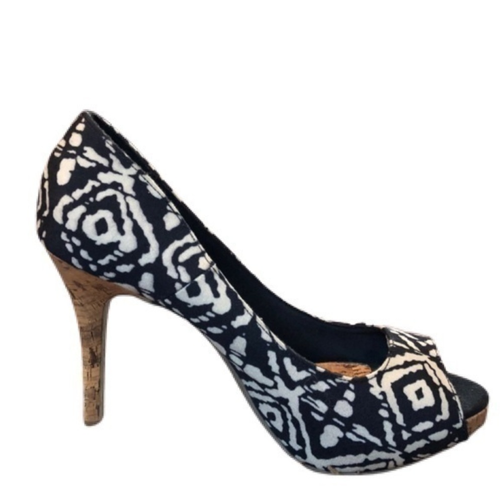 Christian Siriano Peep toe pump